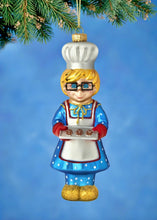 Load image into Gallery viewer, The Ashton-Drake Galleries Mrs. Beasley Glass Ornament Issue #12: Backing Up Some Memories Mrs. Beasley Blown Glass Christmas Ornament Celebrating 55 Years of "Family Affair" Hand-Painted with Golden Glitter Accents Collector’s Edition 6-Inches - RCE Global Solutions