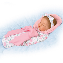 Load image into Gallery viewer, The Ashton - Drake Galleries Sweet Dreams Little One with Soothing Heartbest So Truly Real® Lifelike Baby Doll by Linda Murray 16-inches - RCE Global Solutions