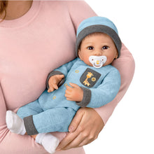 Load image into Gallery viewer, The Ashton - Drake Galleries Oliver Interactive Lifelike So Truly Real® Baby Boy Doll Breathes Coos Has Heartbeat Weighted Poseable Soft RealTouch® Vinyl Skin by Doll Artist Linda Murray 19&quot;-inches - RCE Global Solutions
