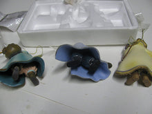 Load image into Gallery viewer, Thomas Kinkade Old World Santa Ornaments (Set of 3) Issue #3 - RCE Global Solutions
